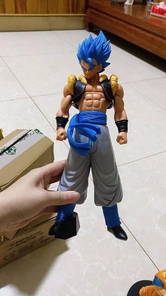 Trong vũ trụ rộng lớn của *Dragon Ball – Bảy Viên Ngọc Rồng*, nếu có một trạng thái sức mạnh nào vừa chạm ngưỡng tối thượng, vừa mang lại sự bùng nổ tột độ về mặt thị giác thì đó chắc chắn phải là Gogeta Blue